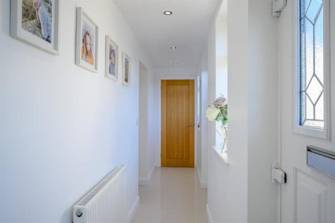8489048-interior01.jpg
