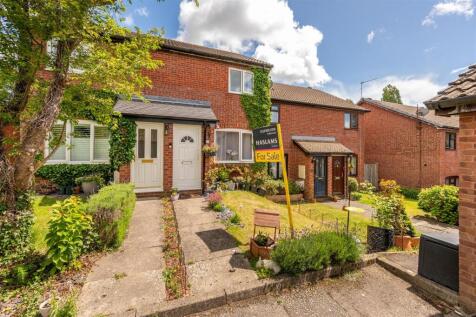 Stable Close, Burghfield Common RG7