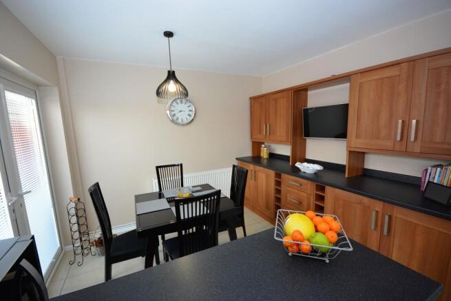 Fitted Kitchen/Di...