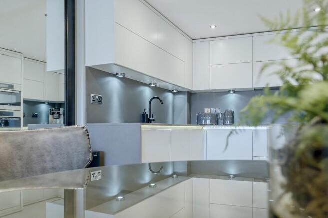 2 bed Apartment for sale Image 9