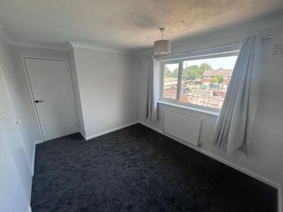 3 bed Semi-Detached to rent Image 12