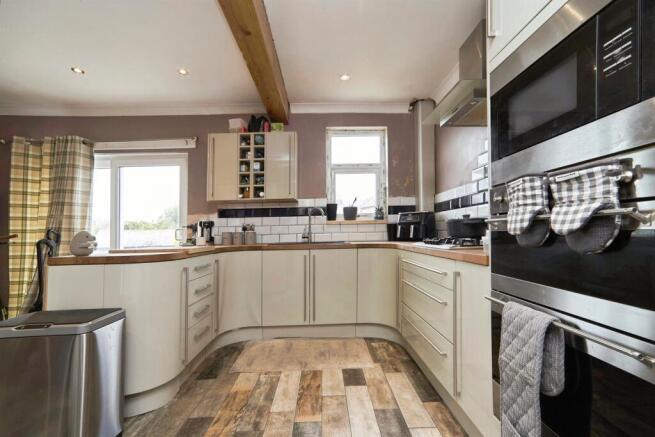 3 bed Semi-Detached for sale Image 5