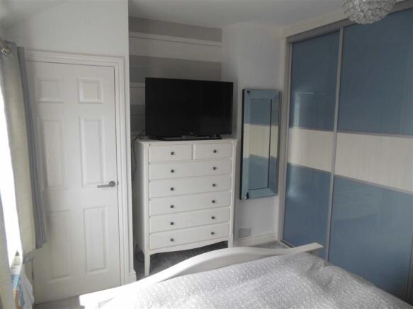 Bedroom no.1 front d