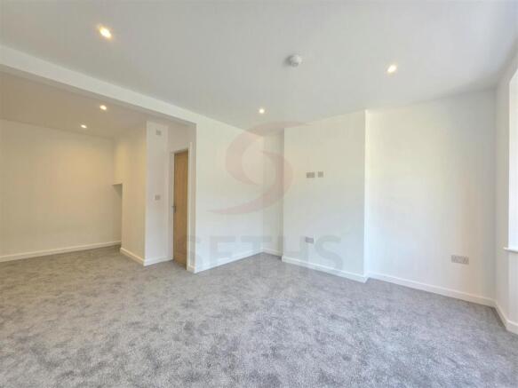 Lounge/Dining Area