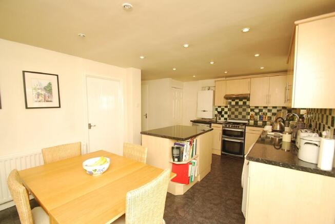 Breakfast/kitchen