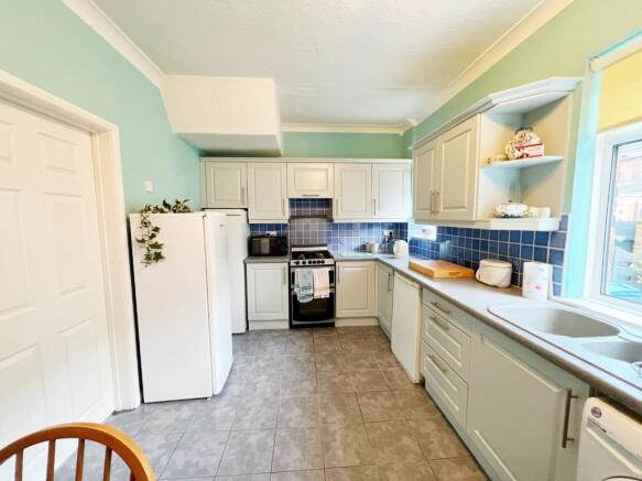 Kitchen Diner pic 3.jpg