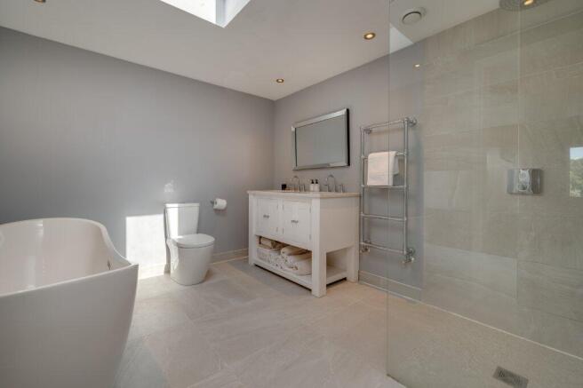 4 bed Detached for sale Image 7