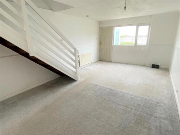 82 Polwhele Road Lounge