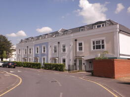 Flat 6, 2 Gooding House, Warren Road, Reigate RH2 0JN