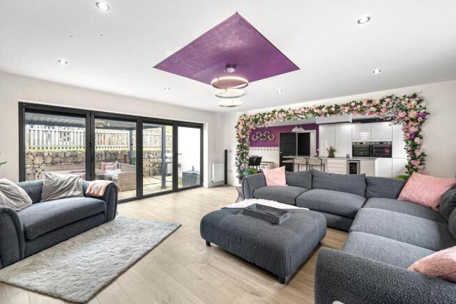 7 bed Detached for sale Image 4