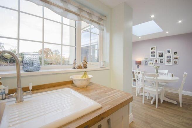 Kitchen/Dining...