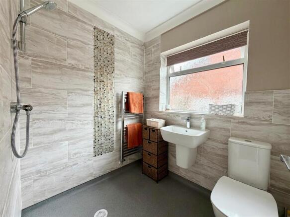 2 bed Semi-Detached Bungalow for sale Image 7