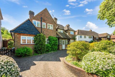 White Beam Way, Tadworth