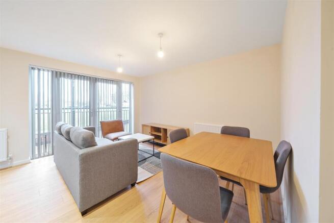 2 bed Apartment to rent Image 5