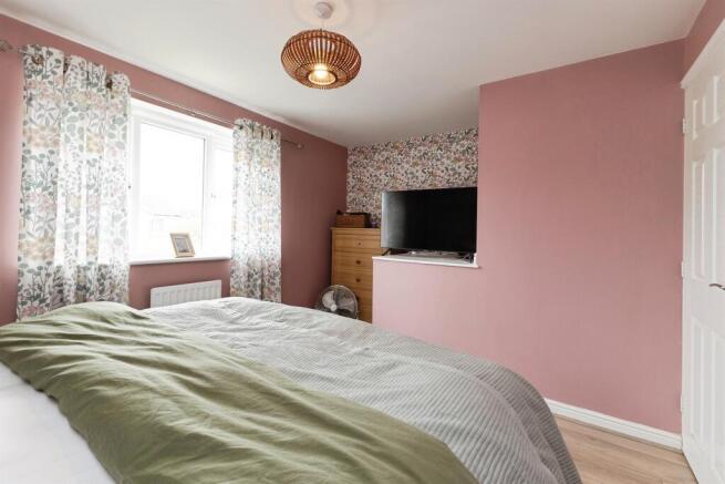 2 bed Semi-Detached for sale Image 8