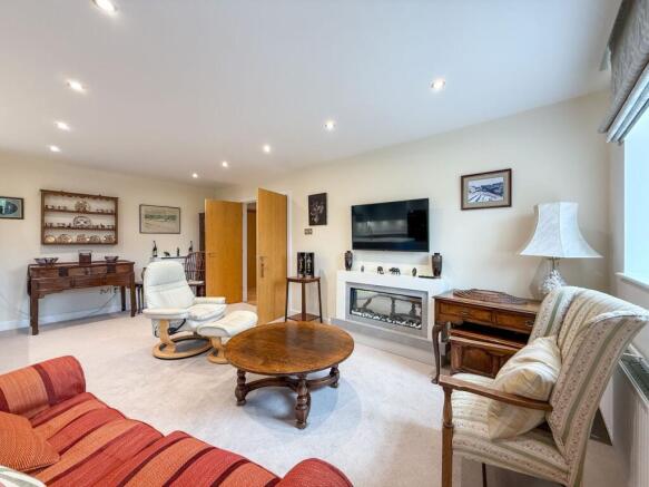 2 bed Apartment for sale Image 5