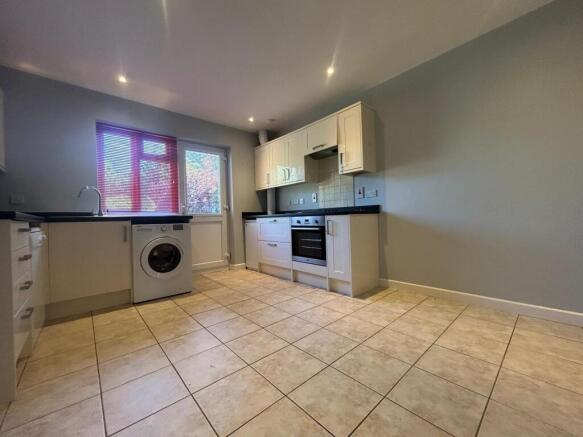 Hackwood Lane, Cliddesden RG25 2NH photo 4