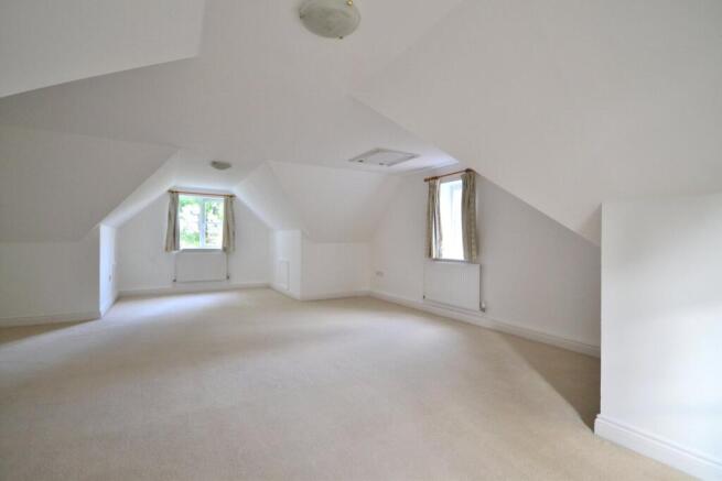 Lytton Road, Woking, GU22 photo 4