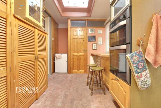 KITCHEN 2.jpg