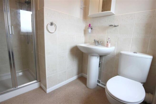 EN-SUITE SHOWER ROOM