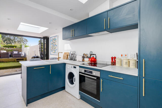 A13 - 1 Sands Road Slapton - 260409