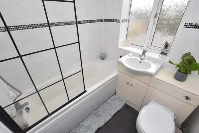 3 bed Semi-Detached for sale Image 8