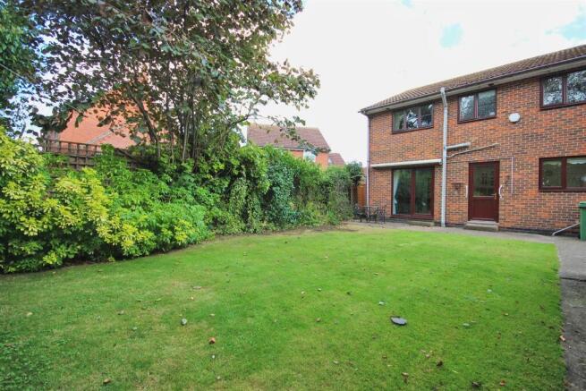 4 bed Detached for sale Image 11