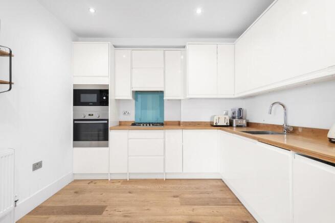 Kitchen (2).JPG