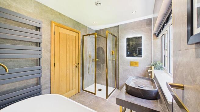 4 bed Detached for sale Image 7