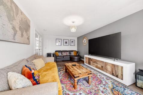 Lang Gardens, Bathgate, EH48