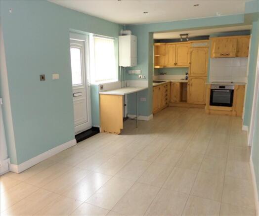 KITCHEN/DINING ROOM