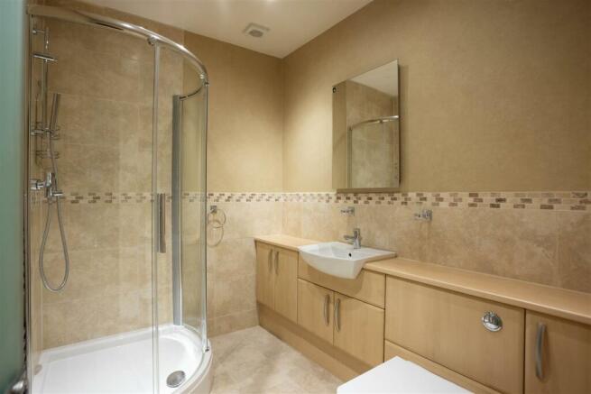 3 bed Apartment for sale Image 10