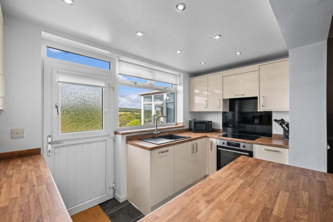 3 bed Semi-Detached for sale Image 7