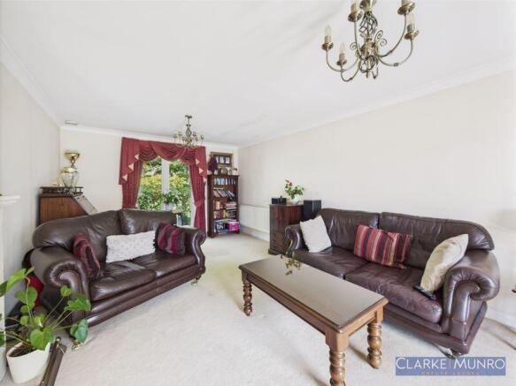 5 bed Detached for sale Image 7