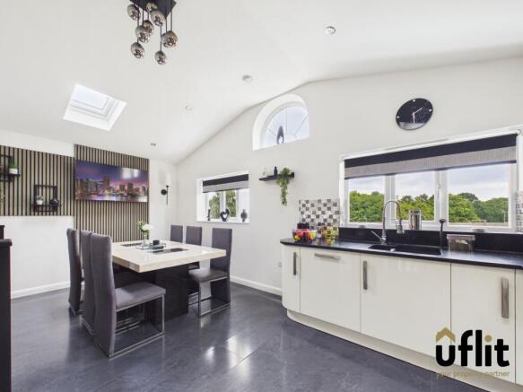 4 bed Detached for sale Image 12
