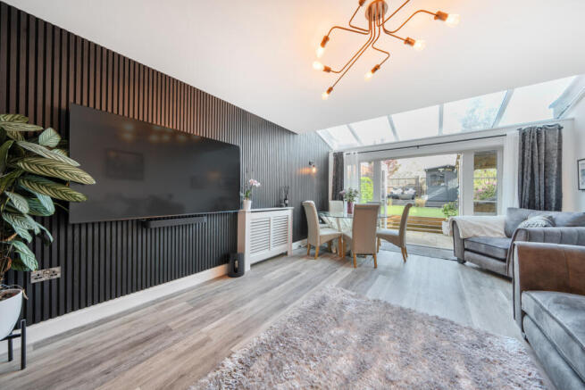 1439781-12-69d820...