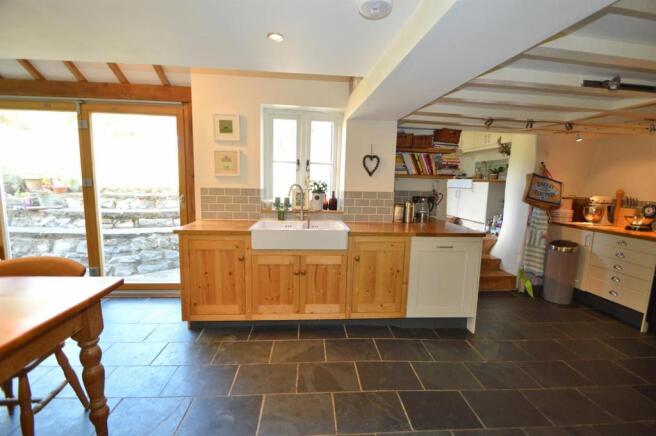 EVENUNDER COTTAGE,  KINETON (KITCHEN 2) resize.jpg