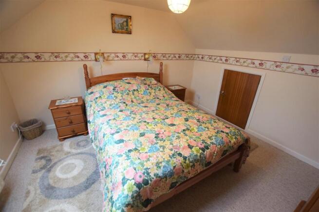 bedroom 4.jpg