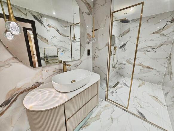 2 bed Apartment to rent Image 10