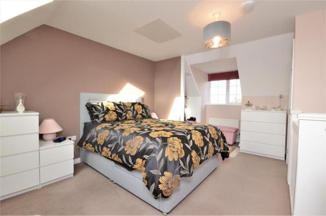 01 Bed 1 Woodfield.JPG