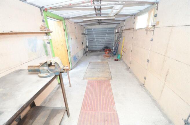 GARAGE & WORKSHOP