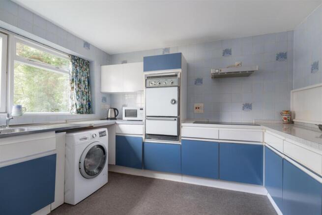 3 bed Apartment for sale Image 8