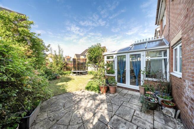 20 Kings Park Drive, Binley