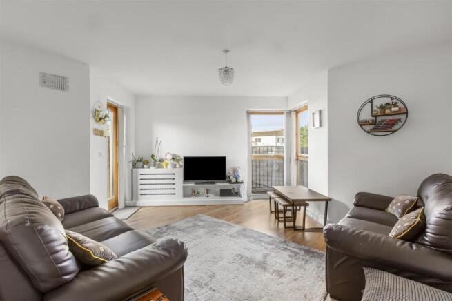 10 Lindsay Court, Lindsay Ave, HP12 3GF-8.jpg