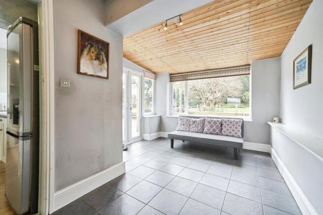 5 bed Detached for sale Image 10