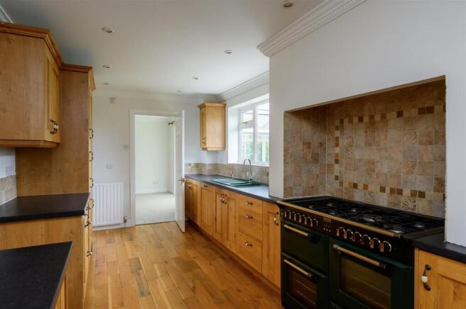 4 bed Detached for sale Image 7