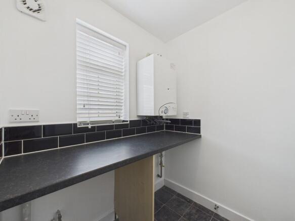 2 bed Apartment to rent Image 10