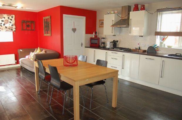 KITCHEN/FAMILY ROOM