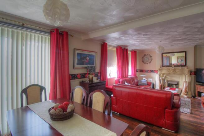 Lounge/Dining