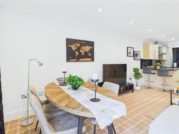 2 bed Flat to rent Image 10